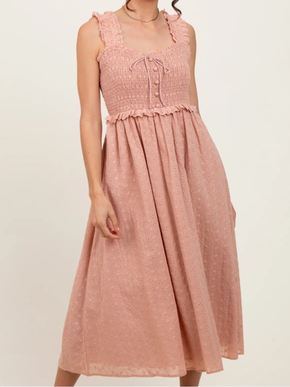 Modenaire Smocked Peach Eyelet Sleeveless Midi Dress. Size Medium. NWT.